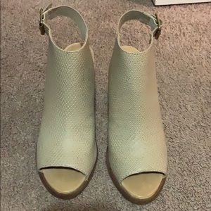 UGG AUDREY EMBOSSED LEATHER HEELS ANTIQUE WHITE